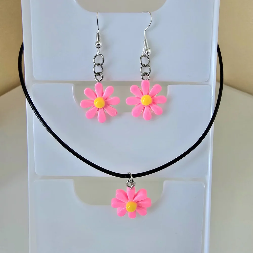 Hand Crafted Pink Flower Jewelry Set - Picture 5 of 12